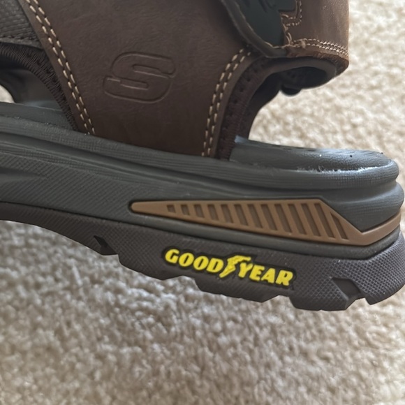 NWOB Skechers Sandals Mens Goodyear Relaxed Fit Brown Adjustable - Size 10 - Picture 8 of 9